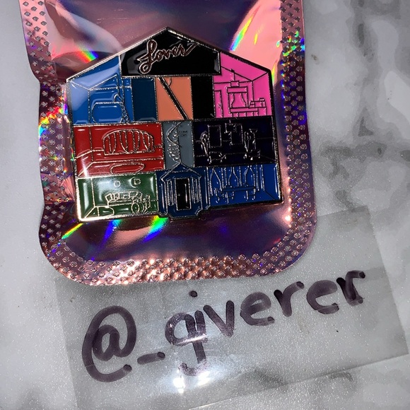 LOVER HOUSE / ERAS TOUR - TAYLOR PIN - Picture 5 of 9